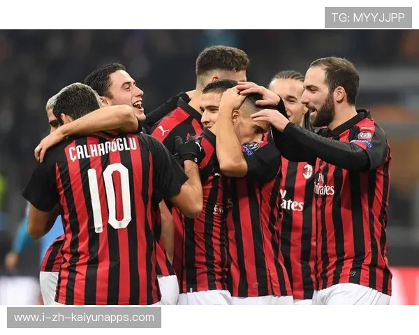 AC米兰中前场在比赛中配合更为默契